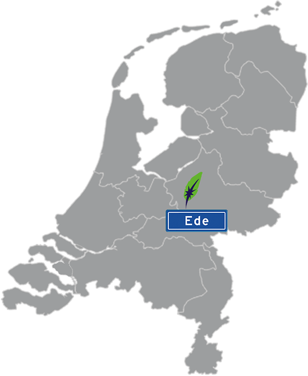 Grijze kaart van Nederland met Ede aangegeven voor maatwerk taalcursus Frans zakelijk - blauw plaatsnaambord met witte letters en Dagnall veer - transparante achtergrond - 600 * 733 pixels